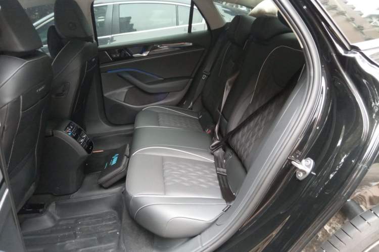 Used Volkswagen Magotan 2024 380TSI DSG Ultimate Edition Left Rear Seat