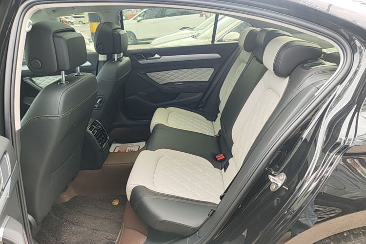 Used Volkswagen Magotan 2024 2 Million Units Zhongxiang Version 330TSI DSG Luxury Edition Left Rear Seat