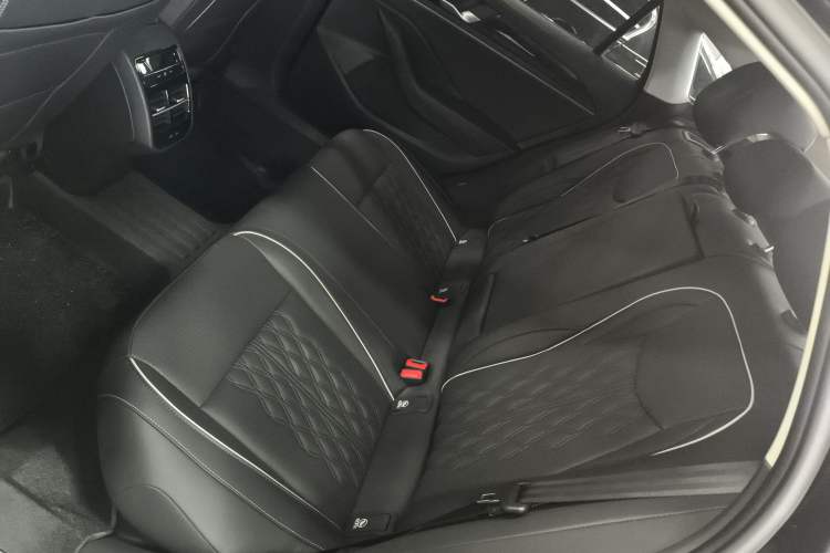 Used Volkswagen Magotan 2024 380TSI DSG Prestige Edition DaMai Package Left Rear Seat