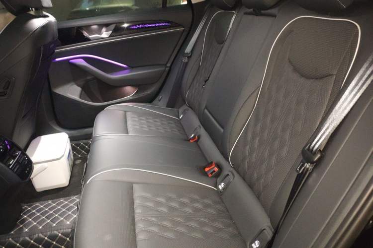 Used Volkswagen Magotan 2024 380TSI DSG Prestige Edition DaMai Package Left Rear Seat