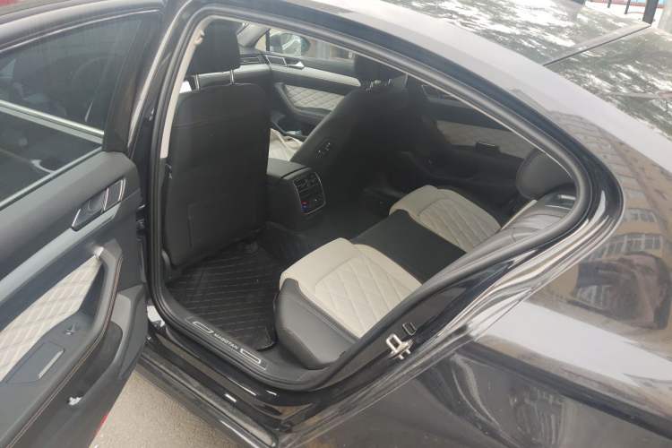 Used Volkswagen Magotan 2024 2 Million Units Zhongxiang Version 330TSI DSG Luxury Edition Left Rear Seat