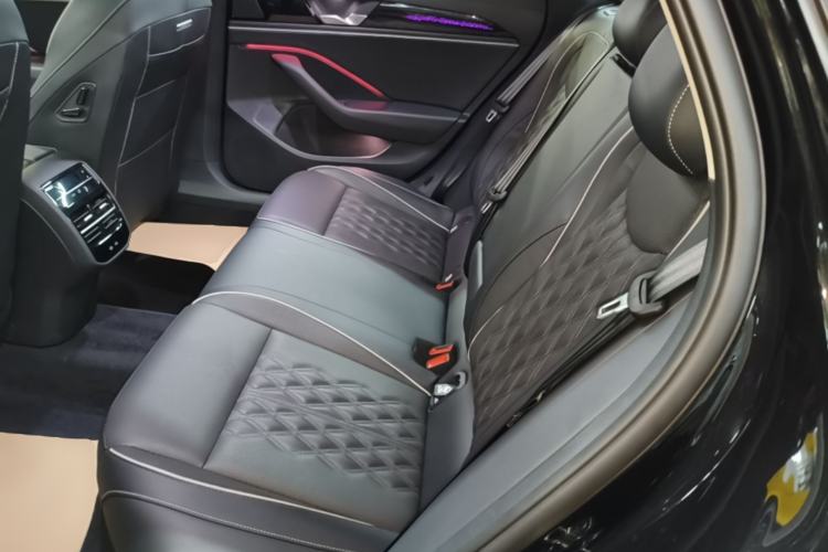 Used Volkswagen Magotan 2024 380TSI DSG Prestige Edition DaMai Package Left Rear Seat