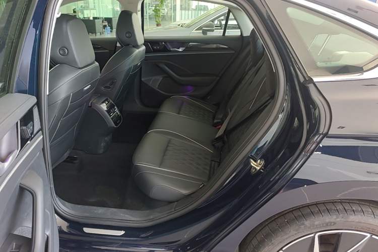 Used Volkswagen Magotan 2024 380TSI DSG Ultimate Edition Left Rear Seat