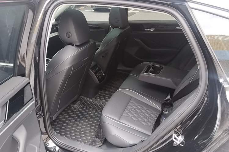 Used Volkswagen Magotan 2024 380TSI DSG Prestige Edition DaMai Package Left Rear Seat