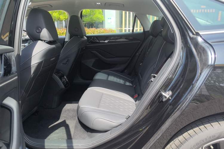 Used Volkswagen Magotan 2024 380TSI DSG Prestige Edition DaMai Package Left Rear Seat