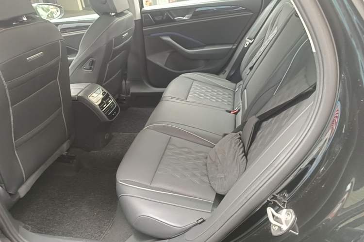 Used Volkswagen Magotan 2024 380TSI DSG Ultimate Edition Left Rear Seat