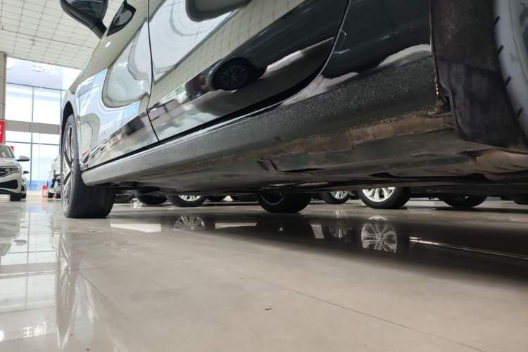Used Volkswagen Magotan 2024 380TSI DSG Prestige Edition DaMai Package Left Side Sill