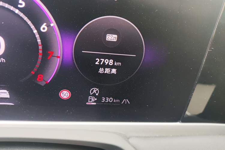 Used Volkswagen Magotan 2024 300TSI DSG Prestige Edition—A Real Eye-Catcher Odometer Close Up