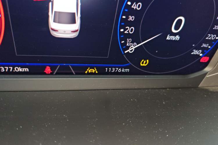Used Volkswagen Magotan 2024 2 Million Units Zhongxiang Version 330TSI DSG Luxury Edition Odometer Close Up