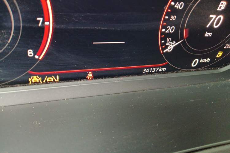 Used Volkswagen Magotan 2024 2 Million Units Zhongxiang Version 330TSI DSG Luxury Edition Odometer Close Up