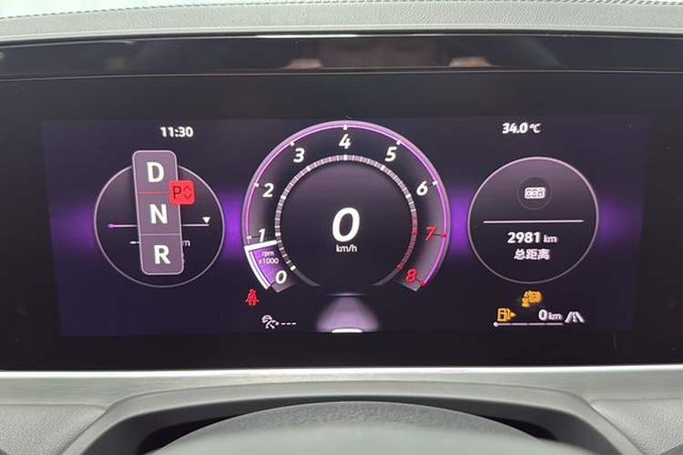 Used Volkswagen Magotan 2024 300TSI DSG Prestige Edition—A Real Eye-Catcher Odometer Close Up
