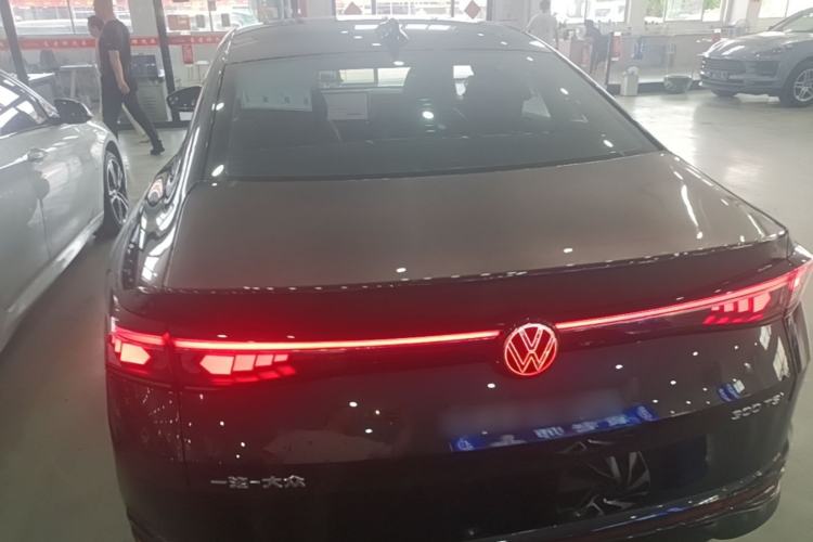 Used Volkswagen Magotan 2024 300TSI DSG Prestige Edition—A Real Eye-Catcher Rear