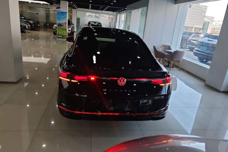 Used Volkswagen Magotan 2024 300TSI DSG Prestige Edition—A Real Eye-Catcher Rear