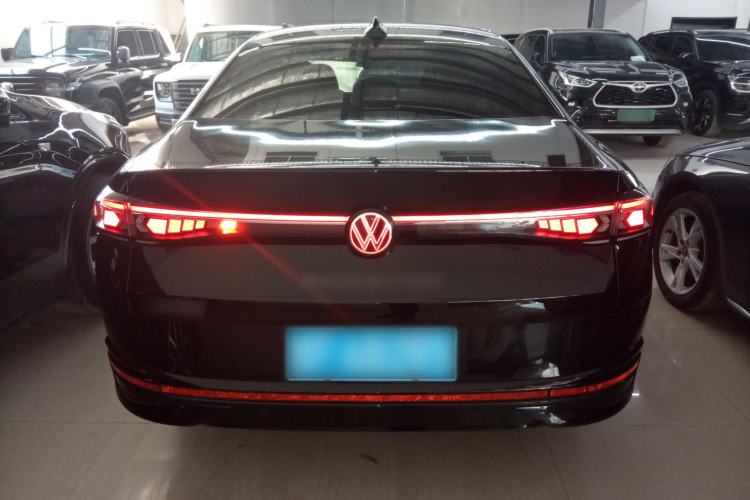 Used Volkswagen Magotan 2024 300TSI DSG Prestige Edition—A Real Eye-Catcher Rear