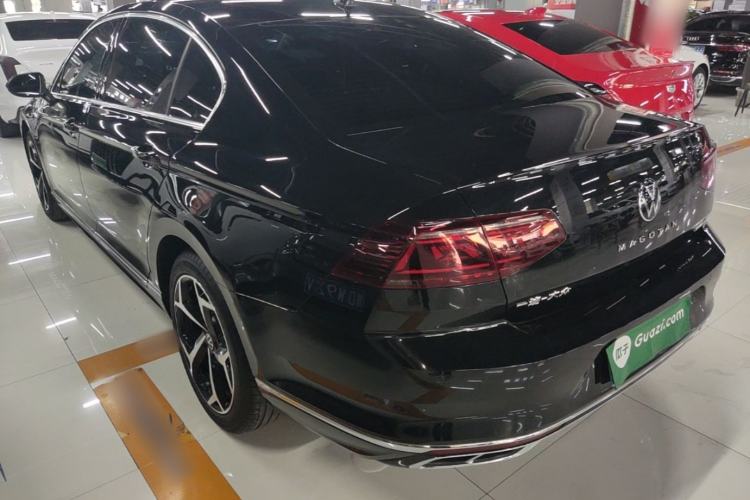 Used Volkswagen Magotan 2024 2 Million Units Zhongxiang Version 330TSI DSG Luxury Edition Rear Left 45 Deg