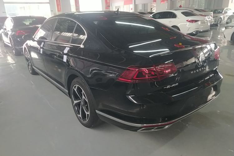 Used Volkswagen Magotan 2024 2 Million Units Zhongxiang Version 330TSI DSG Luxury Edition Rear Left 45 Deg