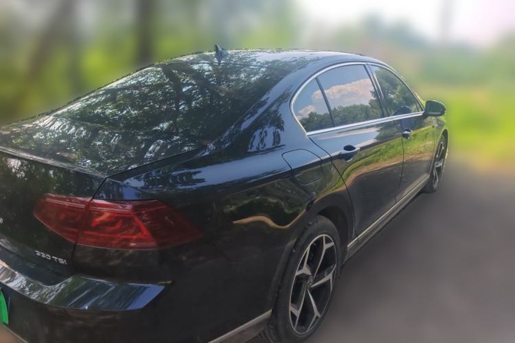 Used Volkswagen Magotan 2024 2 Million Units Zhongxiang Version 330TSI DSG Luxury Edition Rear Right 45 Deg