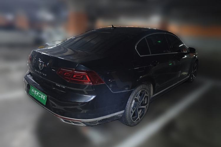 Used Volkswagen Magotan 2024 2 Million Units Zhongxiang Version 330TSI DSG Luxury Edition Rear Right 45 Deg