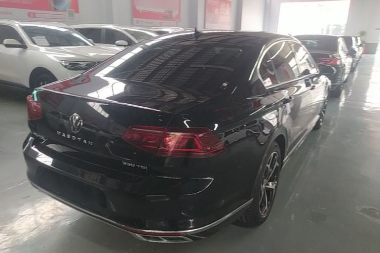 Used Volkswagen Magotan 2024 2 Million Units Zhongxiang Version 330TSI DSG Luxury Edition Rear Right 45 Deg