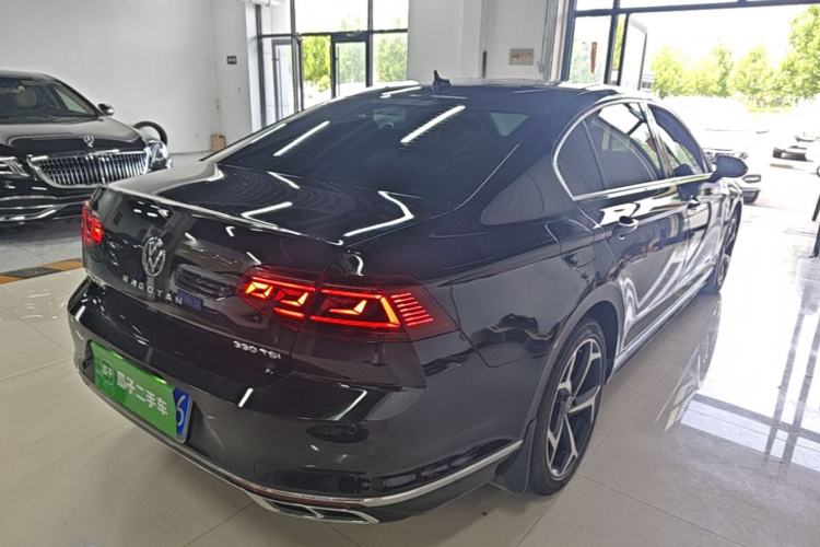 Used Volkswagen Magotan 2024 2 Million Units Zhongxiang Version 330TSI DSG Luxury Edition Rear Right 45 Deg