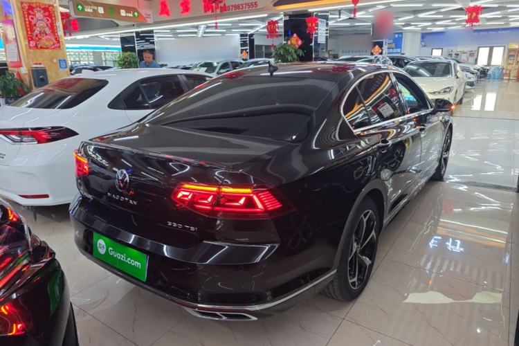 Used Volkswagen Magotan 2024 2 Million Units Zhongxiang Version 330TSI DSG Luxury Edition Rear Right 45 Deg