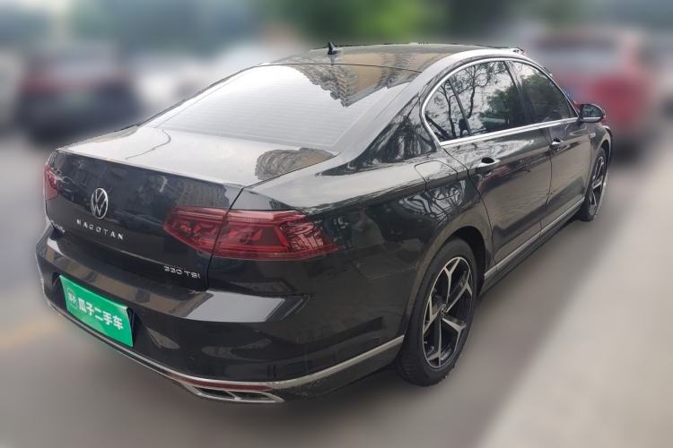 Used Volkswagen Magotan 2024 2 Million Units Zhongxiang Version 330TSI DSG Luxury Edition Rear Right 45 Deg
