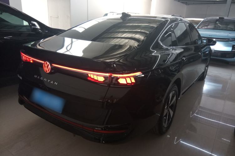 Used Volkswagen Magotan 2024 300TSI DSG Prestige Edition—A Real Eye-Catcher Rear Right 45 Deg