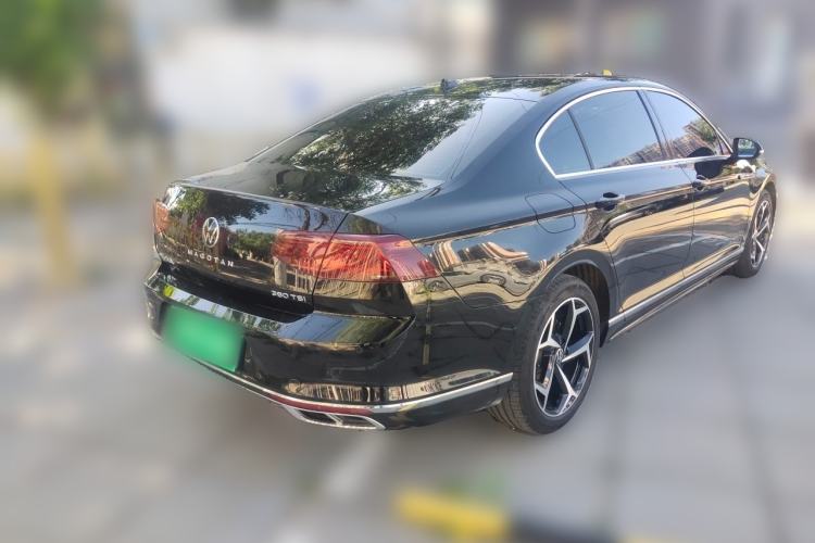 Used Volkswagen Magotan 2024 2 Million Units Zhongxiang Version 330TSI DSG Luxury Edition Rear Right 45 Deg