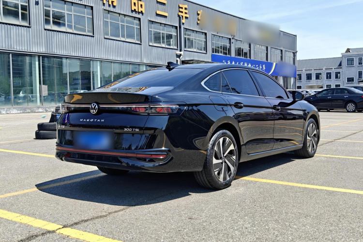 Used Volkswagen Magotan 2024 300TSI DSG Prestige Edition—A Real Eye-Catcher Rear Right 45 Deg
