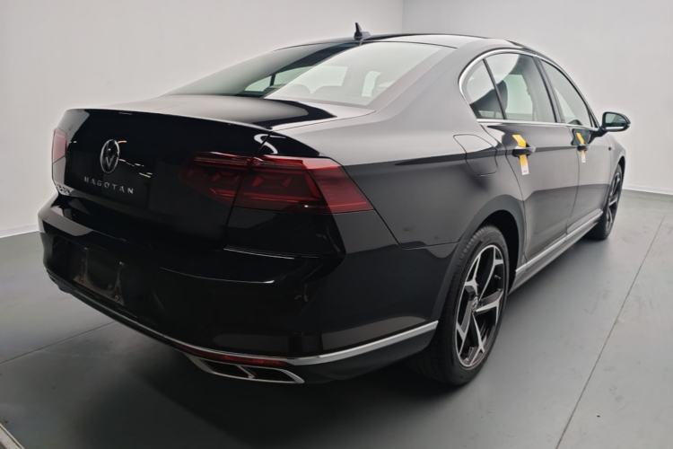 Used Volkswagen Magotan 2024 2 Million Units Zhongxiang Version 330TSI DSG Luxury Edition Rear Right 45 Deg