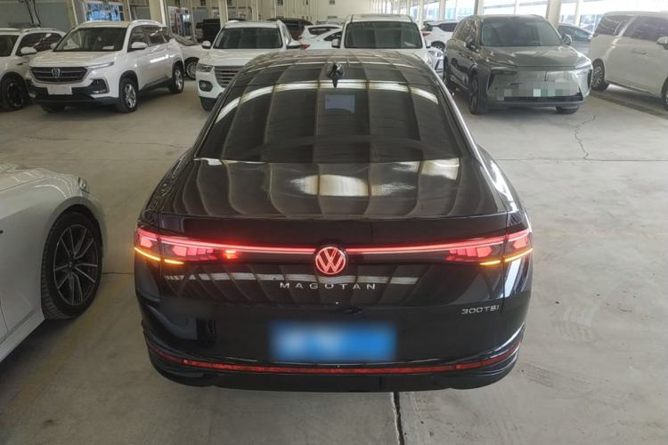 Used Volkswagen Magotan 2024 300TSI DSG Prestige Edition—A Real Eye-Catcher Rear
