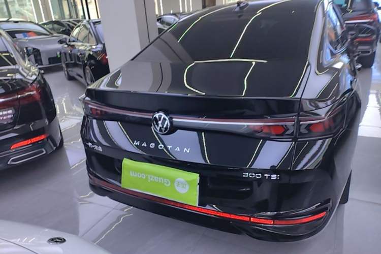 Used Volkswagen Magotan 2024 300TSI DSG Prestige Edition—A Real Eye-Catcher Rear