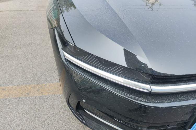 Used Volkswagen Magotan 2024 300TSI DSG Prestige Edition—A Real Eye-Catcher Right Front Headlight