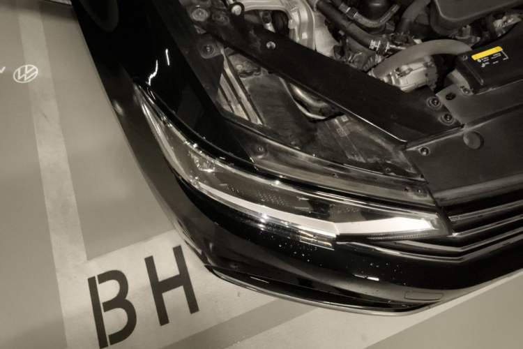 Used Volkswagen Magotan 2024 2 Million Units Zhongxiang Version 330TSI DSG Luxury Edition Right Front Headlight
