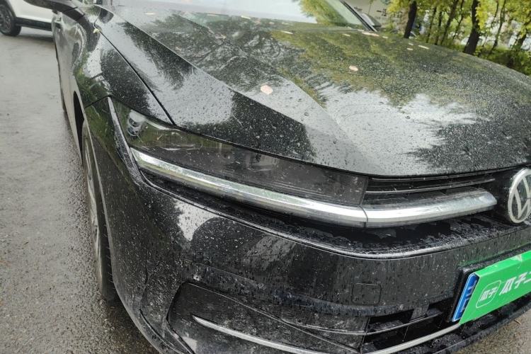 Used Volkswagen Magotan 2024 300TSI DSG Prestige Edition—A Real Eye-Catcher Right Front Headlight