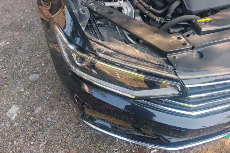Used Volkswagen Magotan 2024 2 Million Units Zhongxiang Version 330TSI DSG Luxury Edition Right Front Headlight