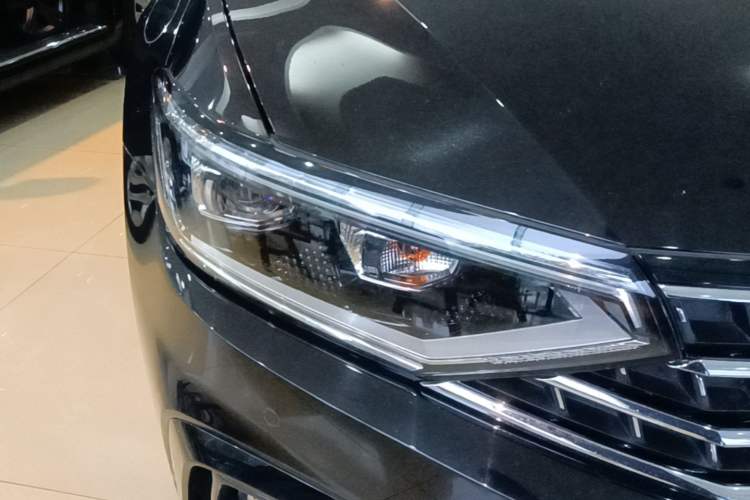 Used Volkswagen Magotan 2024 2 Million Units of Zhongxiang Version 280TSI DSG Comfort Edition Right Front Headlight