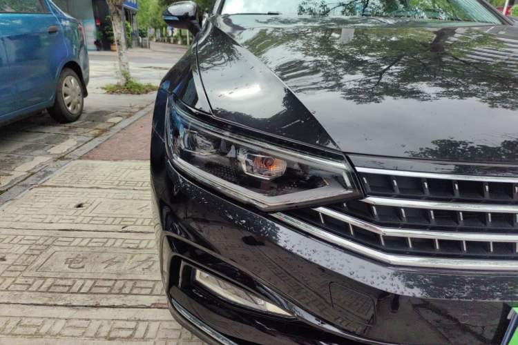 Used Volkswagen Magotan 2024 2 Million Units Zhongxiang Version 330TSI DSG Luxury Edition Right Front Headlight
