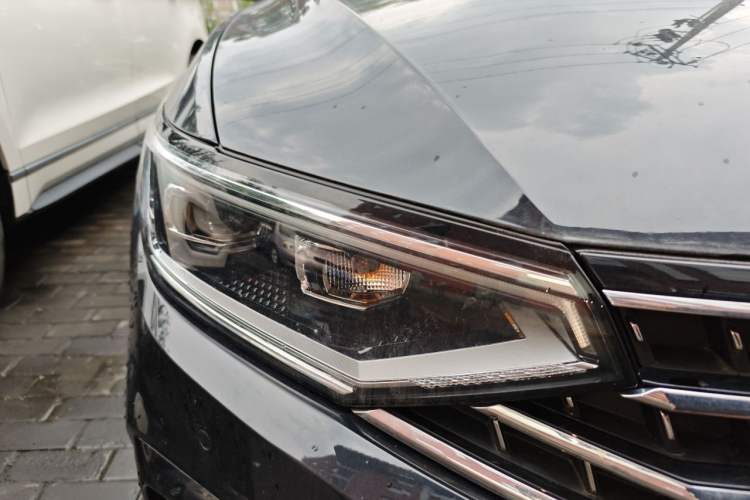 Used Volkswagen Magotan 2024 2 Million Units Zhongxiang Version 330TSI DSG Luxury Edition Right Front Headlight