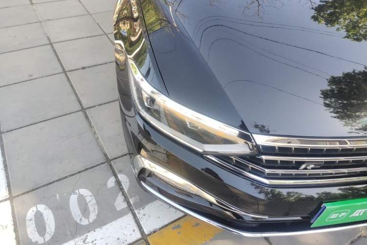 Used Volkswagen Magotan 2024 2 Million Units Zhongxiang Version 330TSI DSG Luxury Edition Right Front Headlight