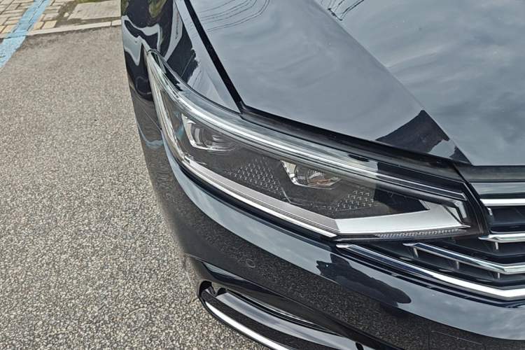 Used Volkswagen Magotan 2024 2 Million Units Zhongxiang Version 330TSI DSG Luxury Edition Right Front Headlight