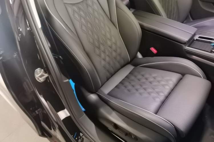 Used Volkswagen Magotan 2024 380TSI DSG Ultimate Edition Right Front Seat