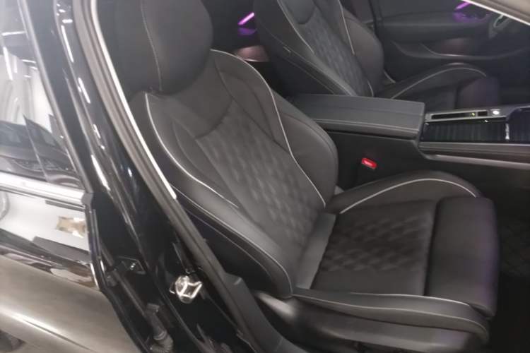 Used Volkswagen Magotan 2024 380TSI DSG Ultimate Edition Right Front Seat