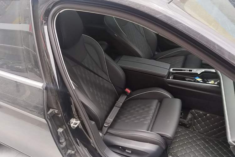 Used Volkswagen Magotan 2024 380TSI DSG Prestige Edition DaMai Package Right Front Seat