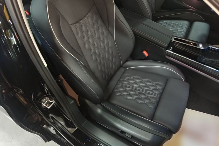 Used Volkswagen Magotan 2024 380TSI DSG Prestige Edition DaMai Package Right Front Seat