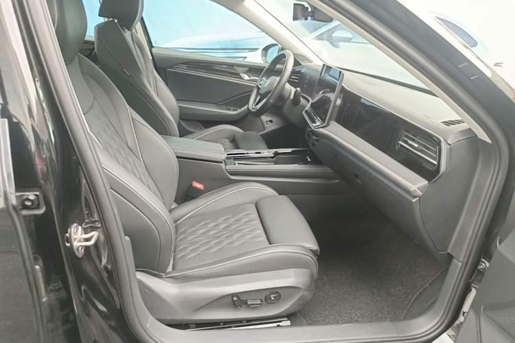 Used Volkswagen Magotan 2024 380TSI DSG Ultimate Edition Right Front Seat