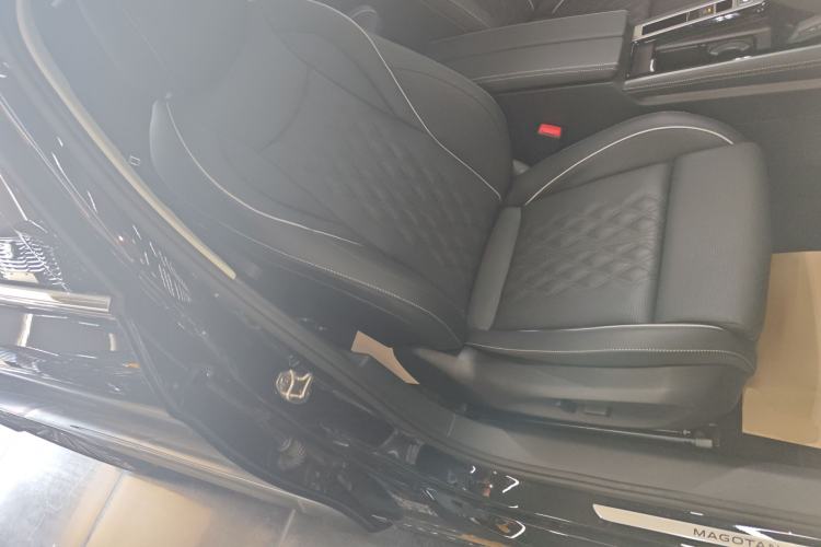 Used Volkswagen Magotan 2024 380TSI DSG Prestige Edition DaMai Package Right Front Seat