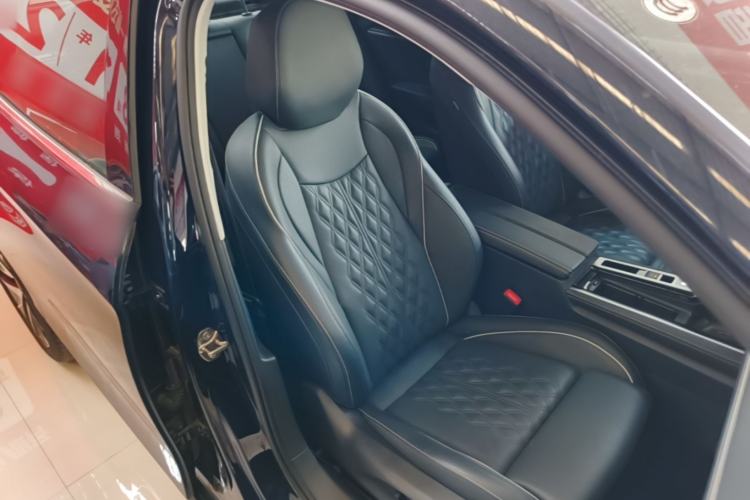 Used Volkswagen Magotan 2024 380TSI DSG Ultimate Edition Right Front Seat