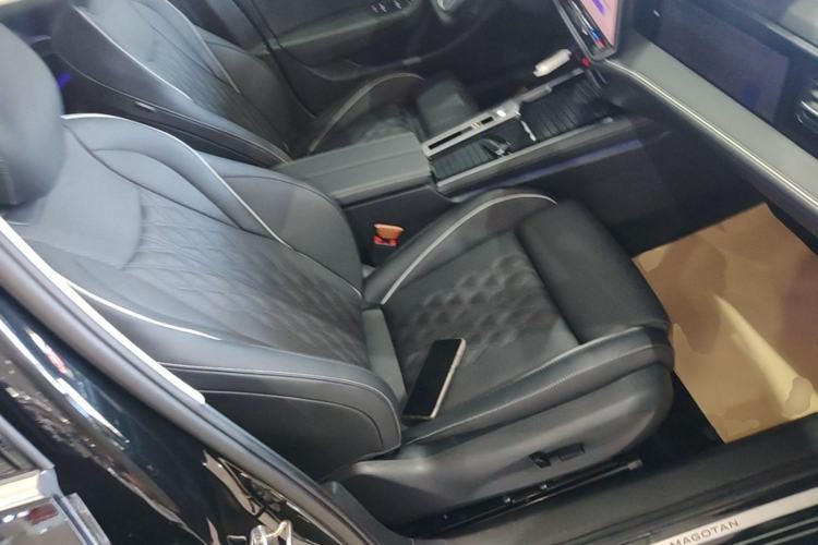Used Volkswagen Magotan 2024 380TSI DSG Prestige Edition DaMai Package Right Front Seat