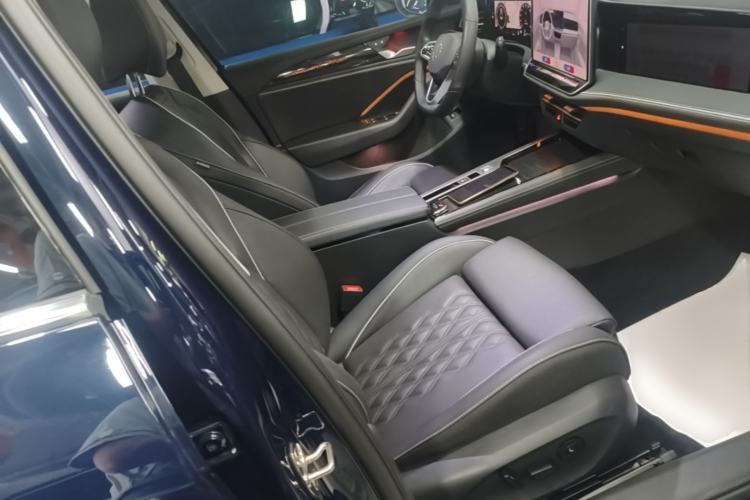 Used Volkswagen Magotan 2024 380TSI DSG Ultimate Edition Right Front Seat